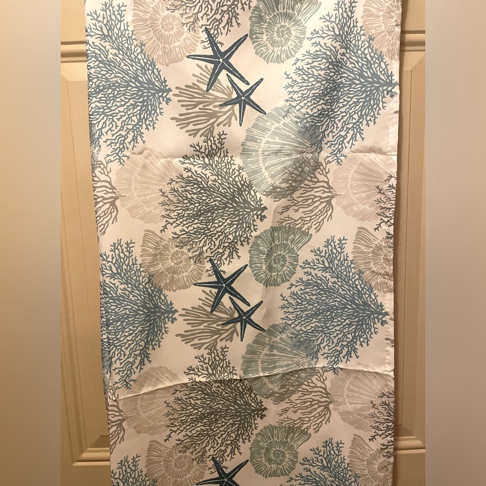 Rectangular Tablecloth in a Beachy Sea Life Pattern Ocean Coastal Seaside NWOT
